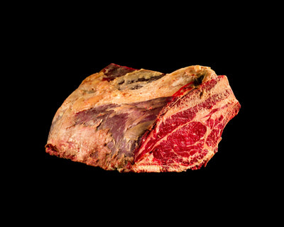 Chuleta de lomo alto madurada de vaca salvaje raza Betizu, con hueso y veteada