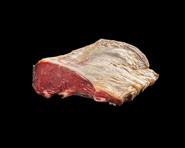 Chuleta de potro raza Pottoka con hueso, lista para parrilla
