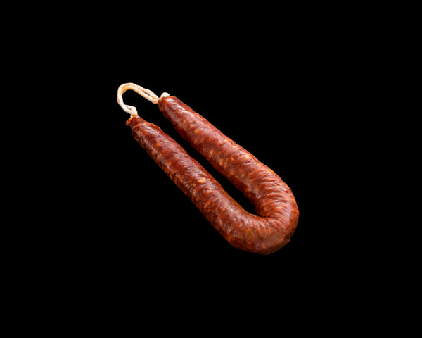 Chorizo de sarta de cerdo de caserío curado, atado en ristra