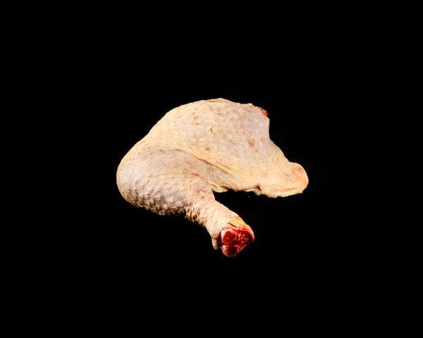 Muslos de pollo de caserío frescos con hueso y piel