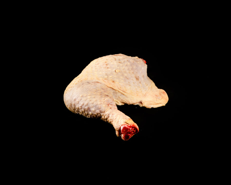 Muslos de pollo de caserío frescos con hueso y piel